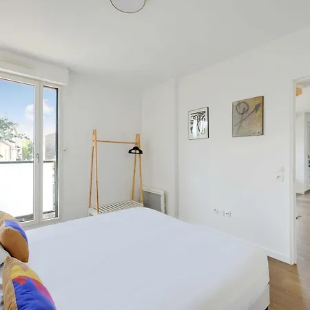 Charming - 2br-4p- Balcony- *