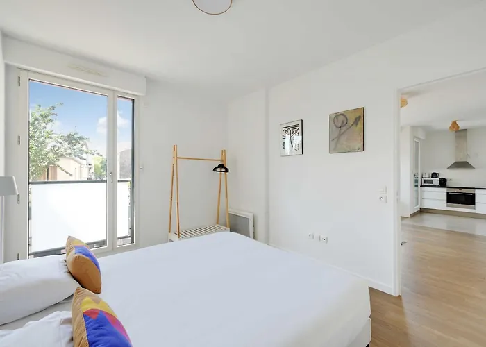 Charming - 2br-4p- Balcony- *